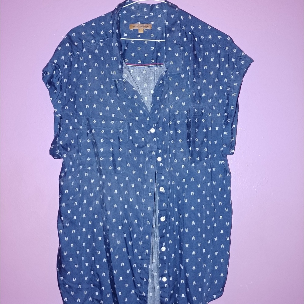 Pattern blue shirt